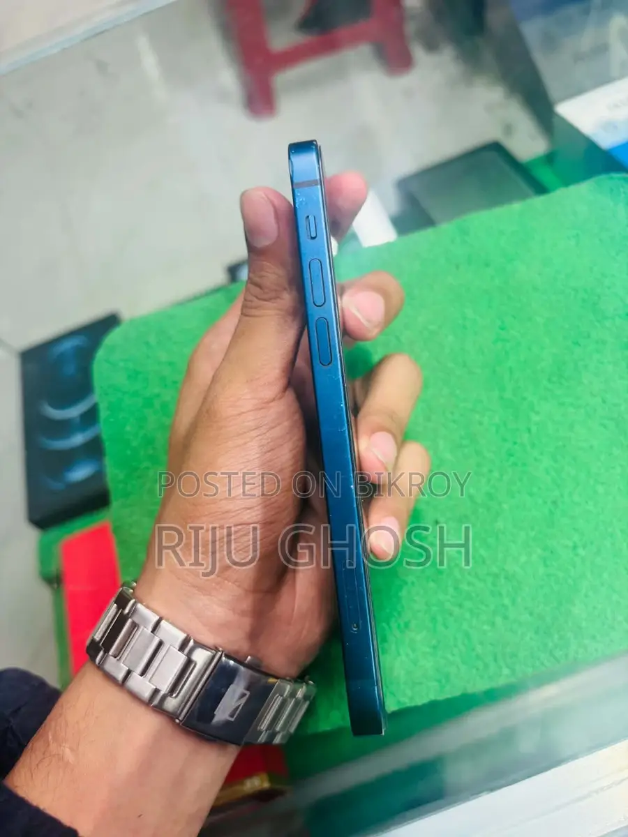 Apple iPhone 12 (Used)