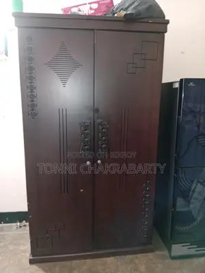 আলমারি ও ড্রেসিং টেবিল