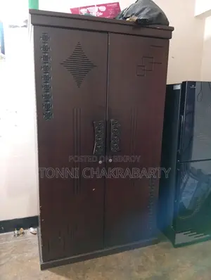 আলমারি ও ড্রেসিং টেবিল