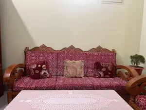ব্যবহৃত অরিজিনাল সেগুন কাঠের সোফা সেট ৩+১+১ এবং টি টেবিল