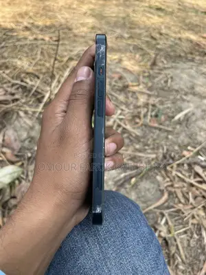 Apple iPhone 13 . (Used)