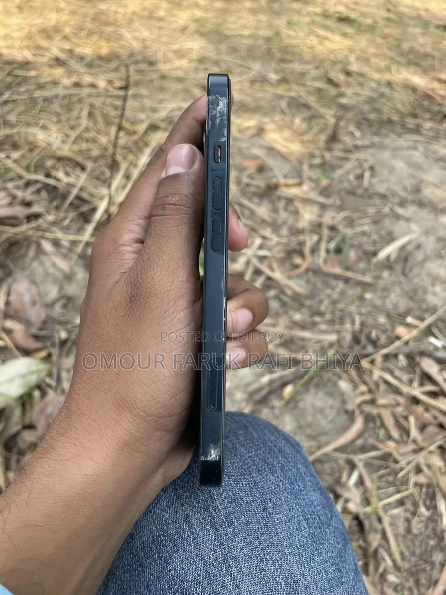 Apple iPhone 13 . (Used)