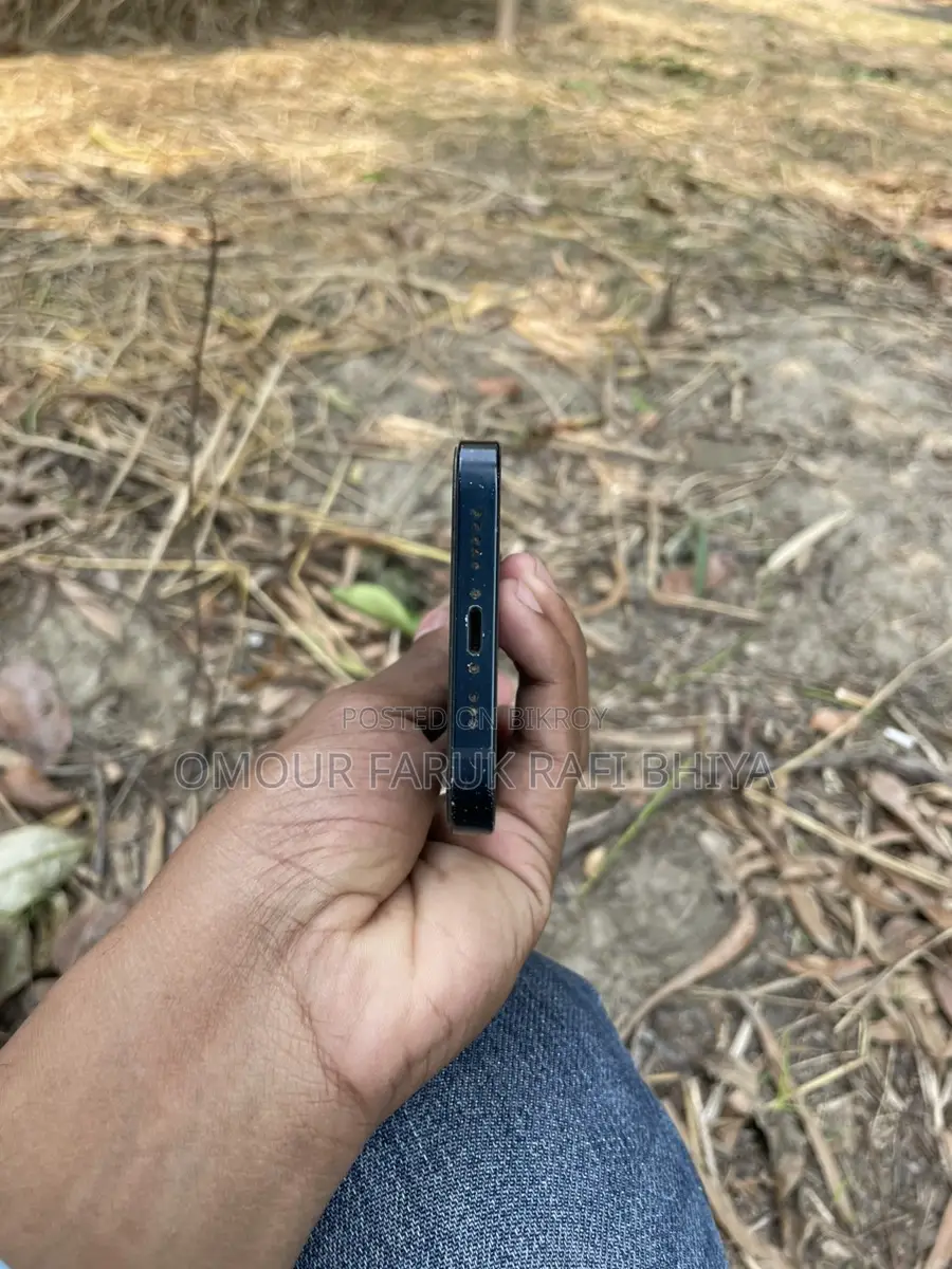 Apple iPhone 13 . (Used)