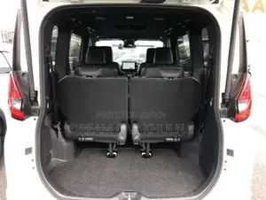 Toyota Noah S-Z Leg Rest Pearl 2023