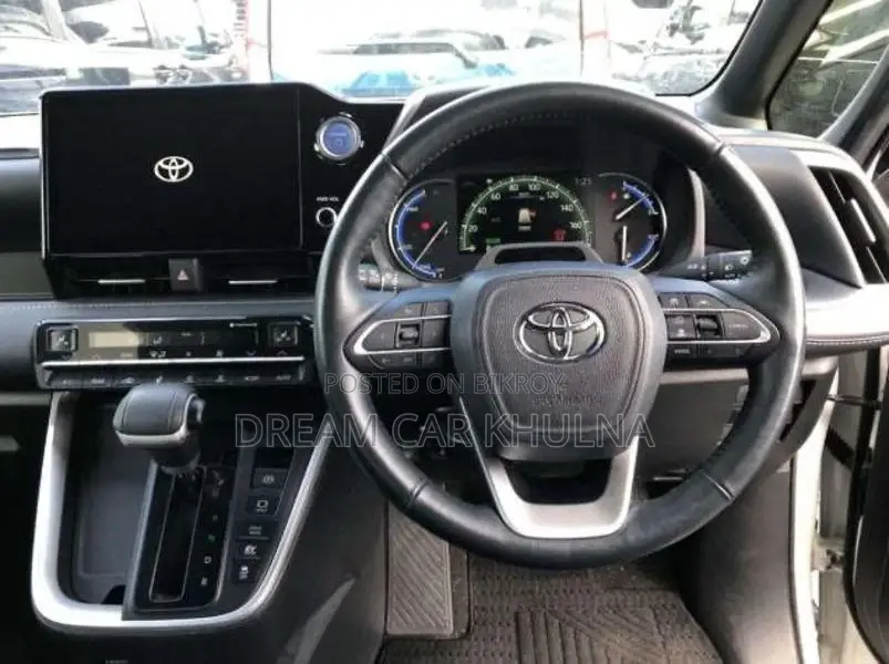 Toyota Noah S-Z Leg Rest Pearl 2023