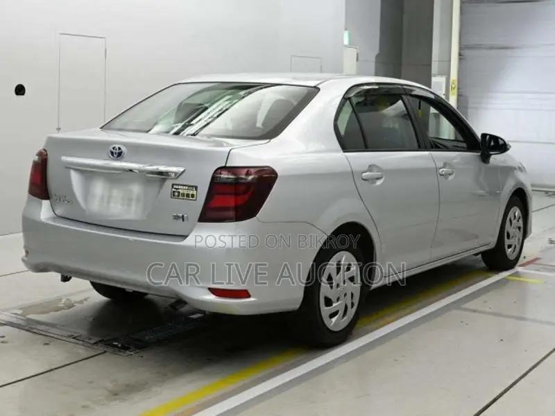Toyota Axio HYBRID EX 2021