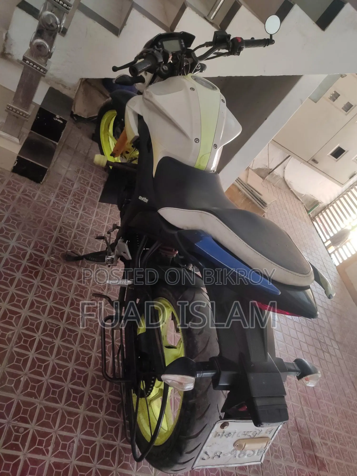 Suzuki Gixxer . 2017