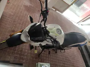 Suzuki Gixxer . 2017