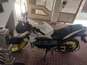 Suzuki Gixxer . 2017