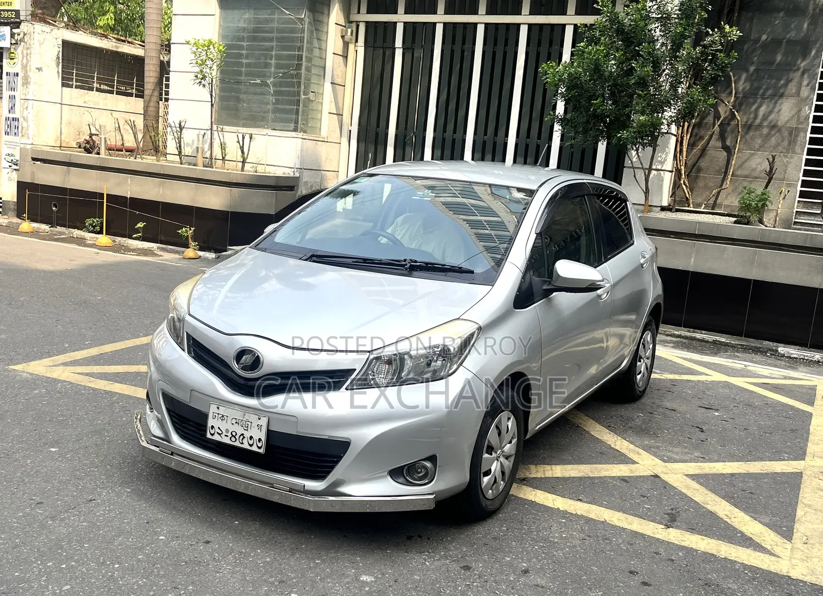 Toyota Vitz 1.3 FWD 5dr 2012 Silver
