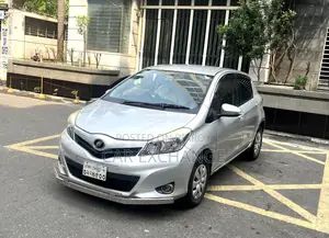 Toyota Vitz 1.3 FWD 5dr 2012 Silver