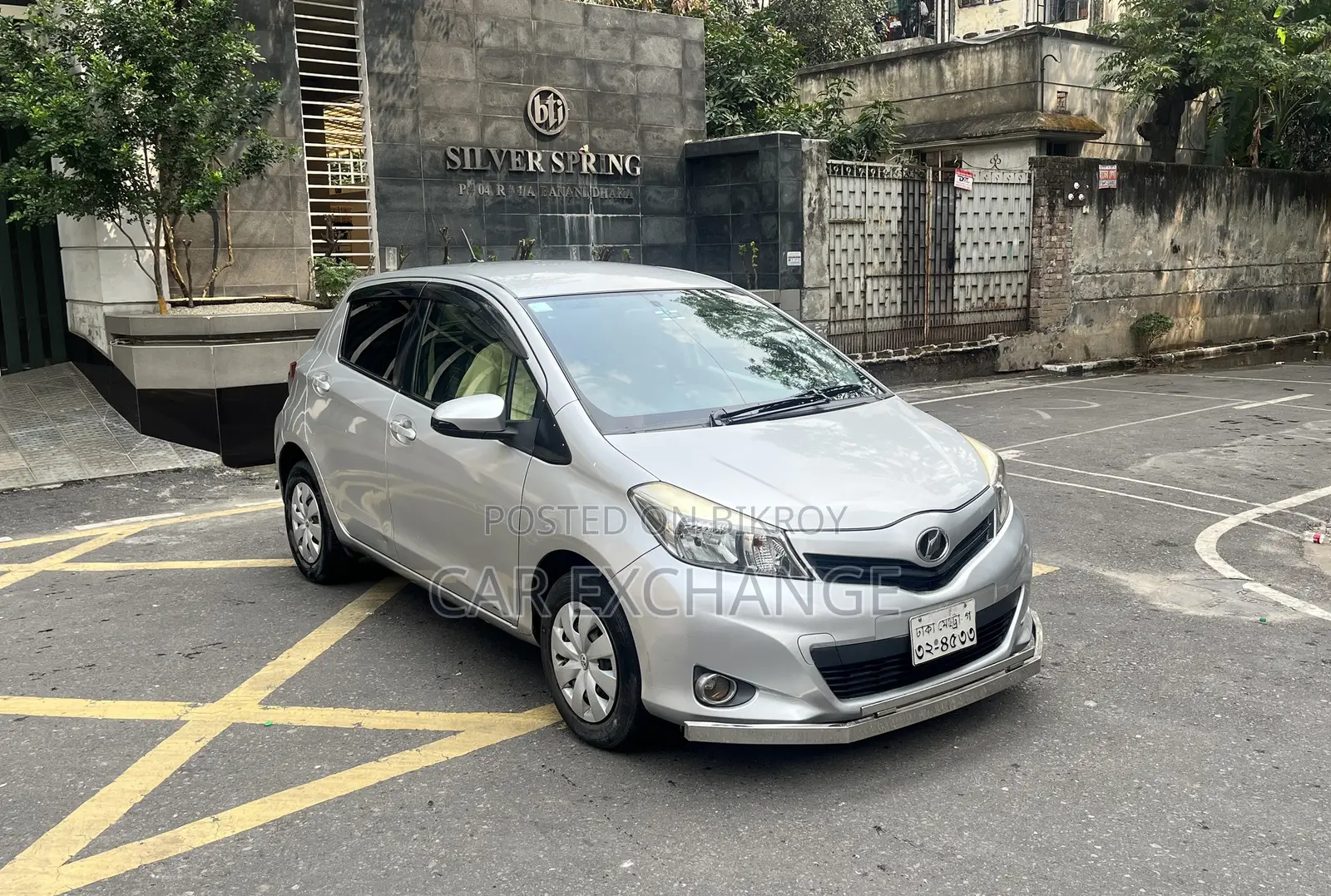Toyota Vitz 1.3 FWD 5dr 2012 Silver