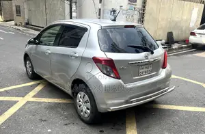 Toyota Vitz 1.3 FWD 5dr 2012 Silver