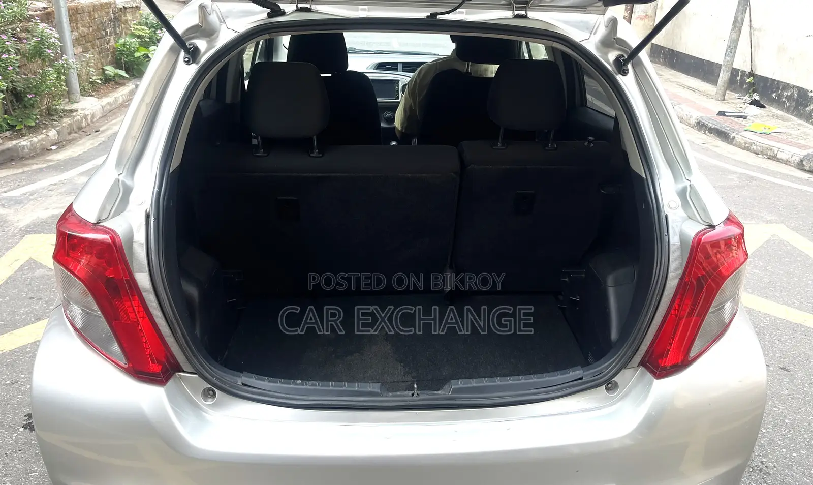 Toyota Vitz 1.3 FWD 5dr 2012 Silver