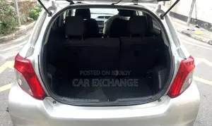 Toyota Vitz 1.3 FWD 5dr 2012 Silver