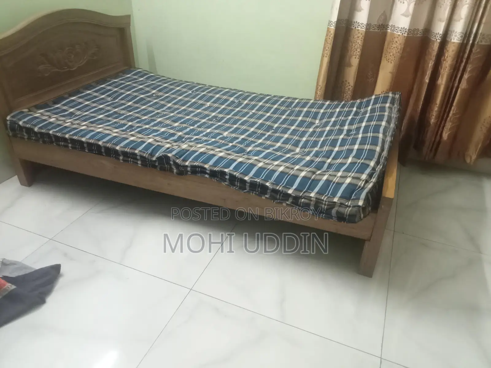 4 feet by 7 bed