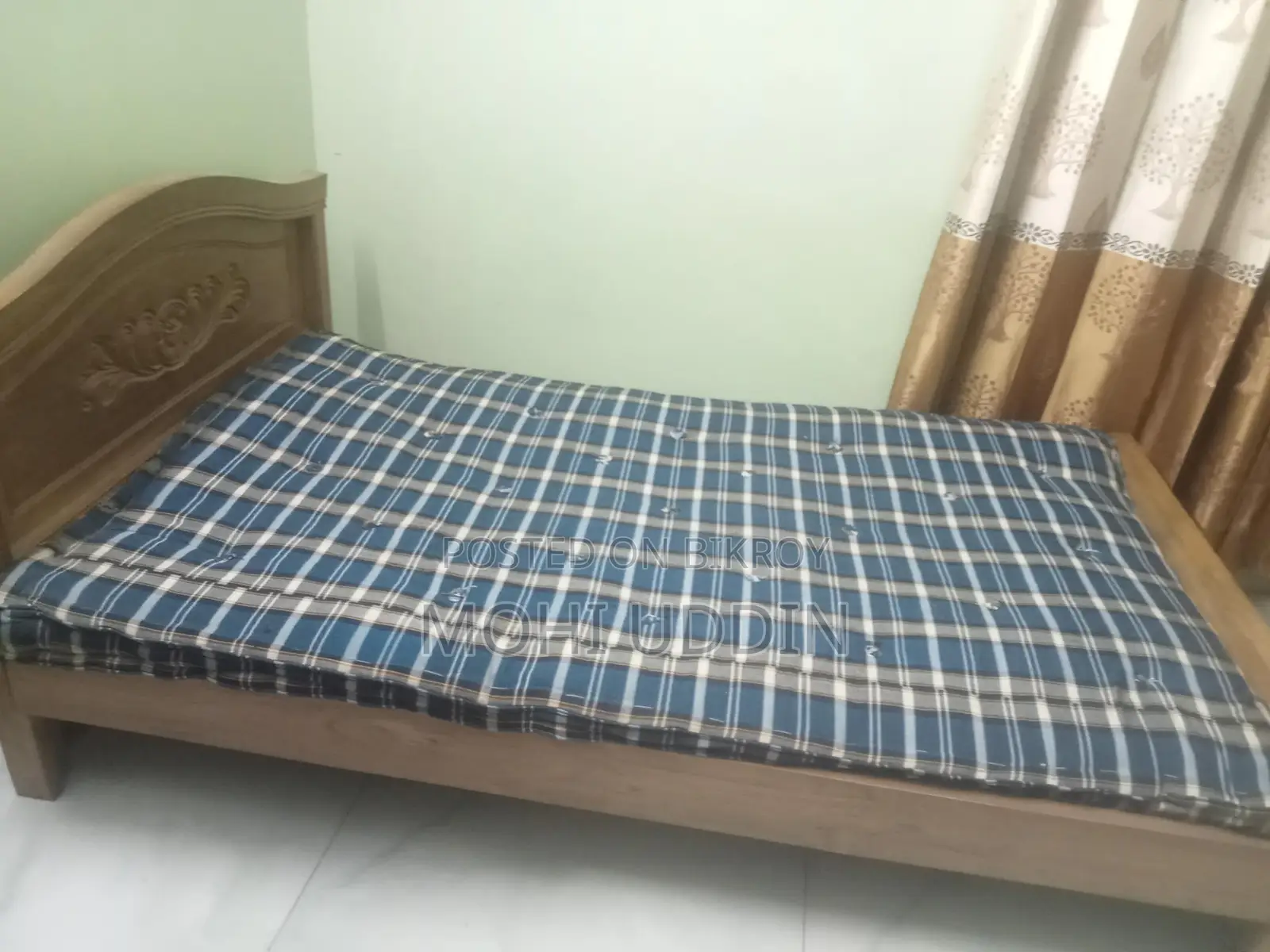 4 feet by 7 bed
