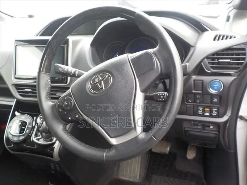 Toyota Esquire GI HYB 4POINT 2021