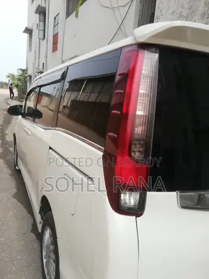 Toyota Noah X hybrid 2014