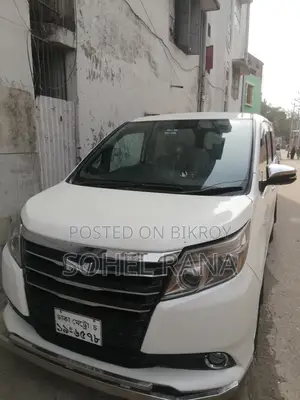 Toyota Noah X hybrid 2014