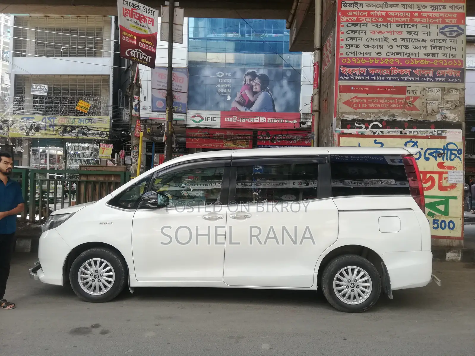 Toyota Noah X hybrid 2014