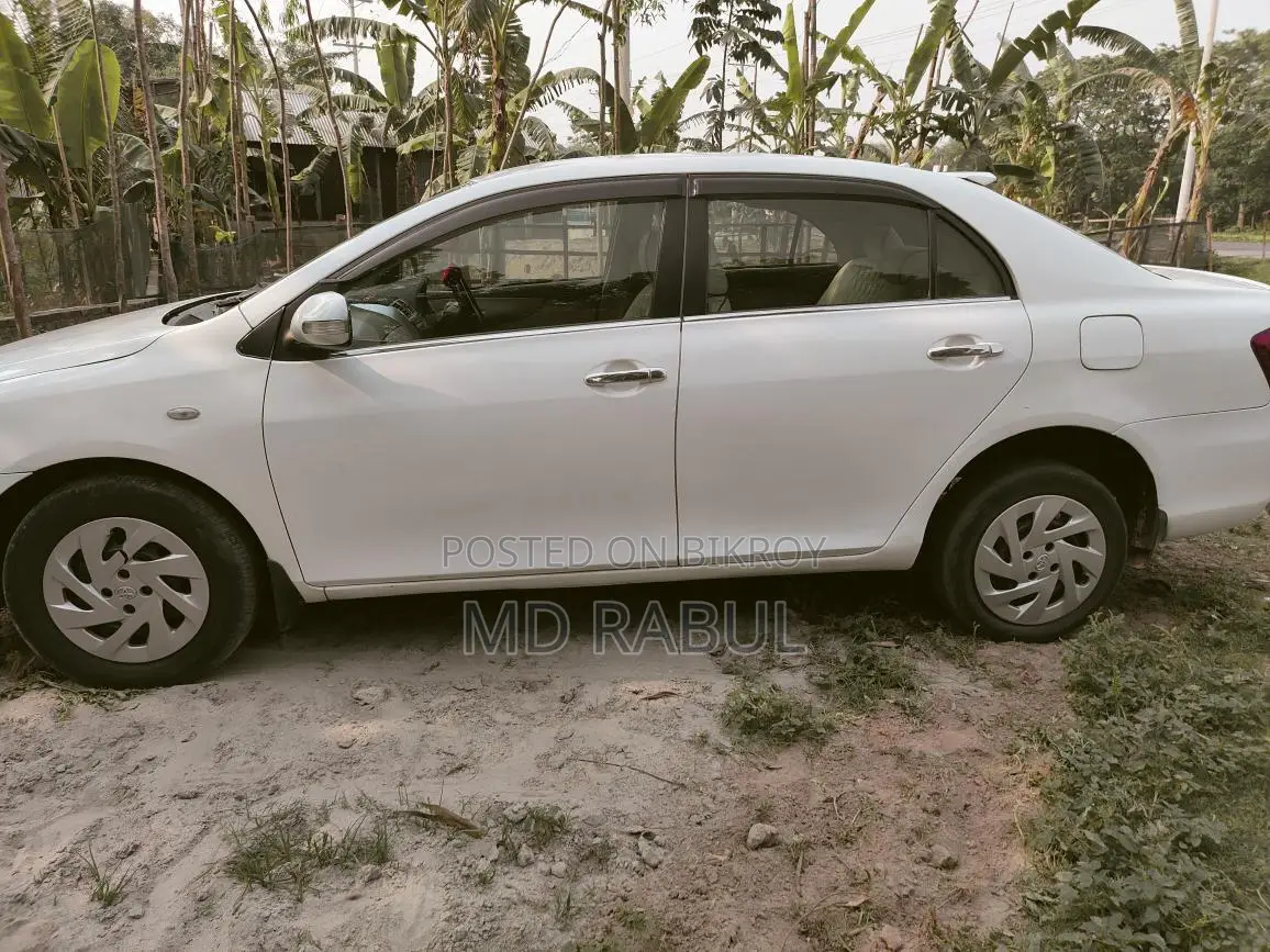 Toyota Axio 2011