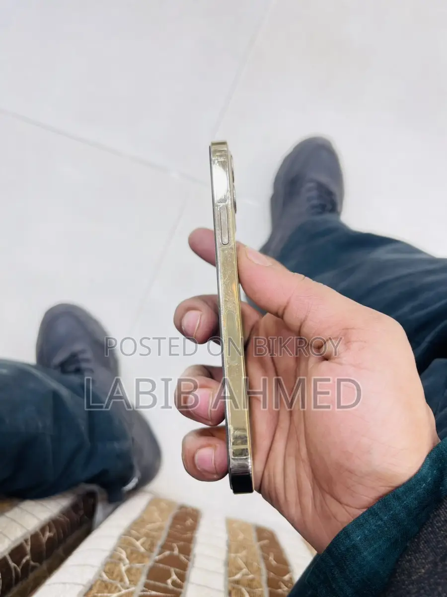 Apple iPhone 12 Pro . (Used)