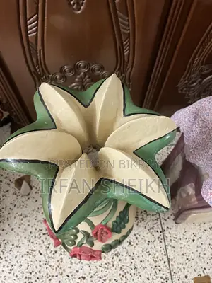 ফুলদানি বিক্রি হবে