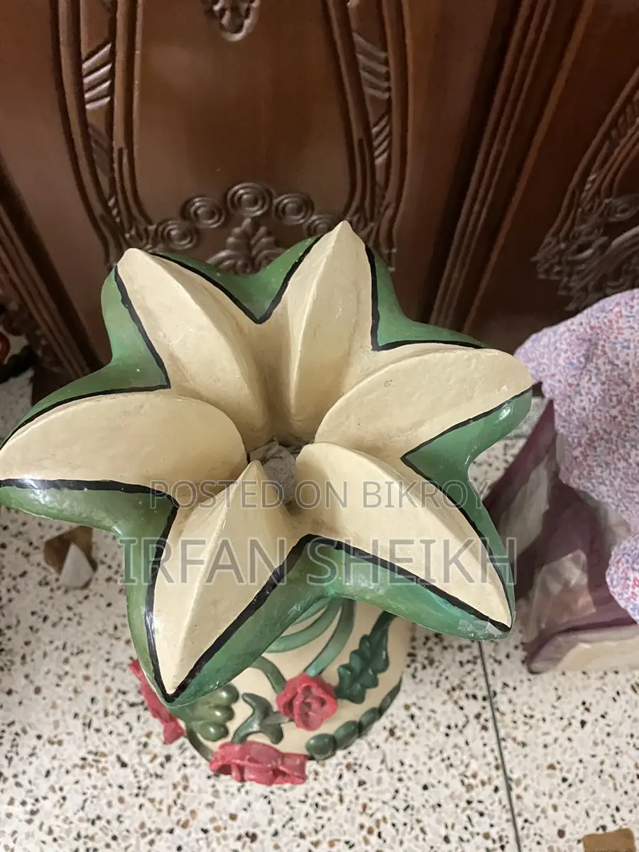 ফুলদানি বিক্রি হবে
