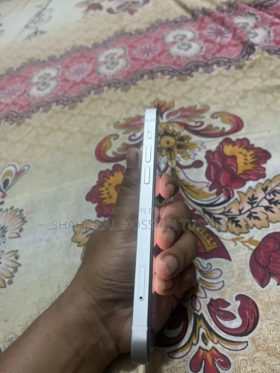 Apple iPhone 12 (Used)