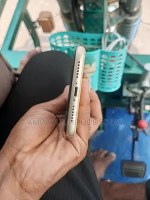 Apple iPhone XR (Used)
