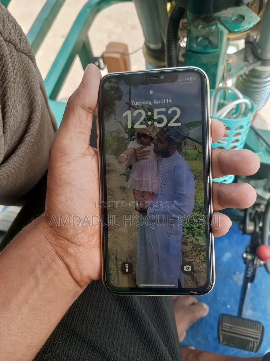 Apple iPhone XR (Used)