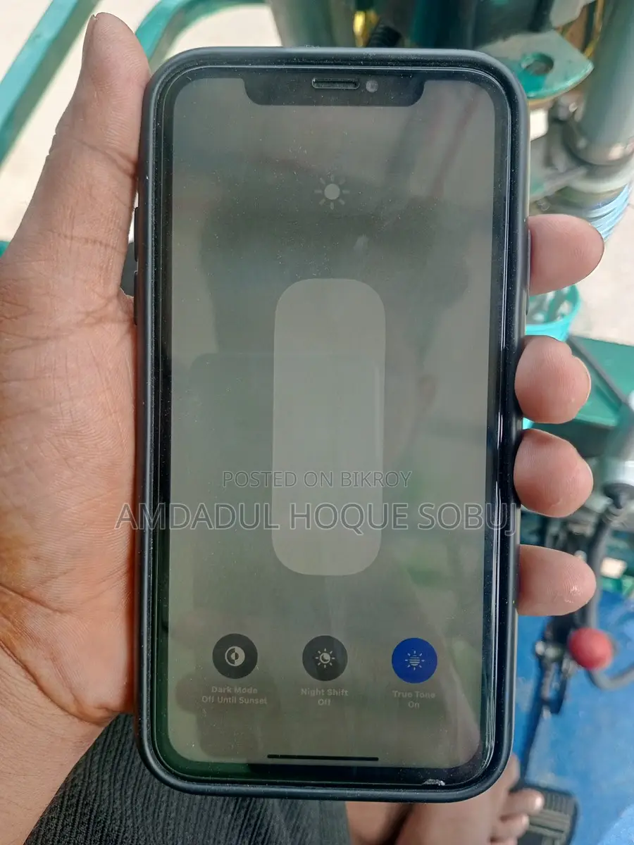 Apple iPhone XR (Used)
