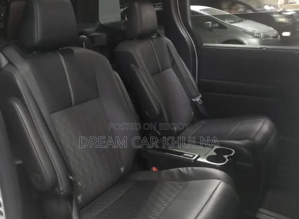 Toyota Noah S-Z Leg Rest 4.5 Grade 58k Mileage 2022