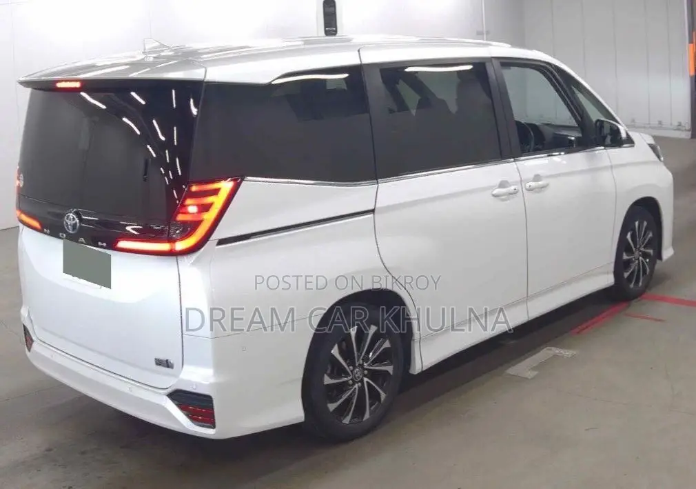 Toyota Noah S-Z Leg Rest 4.5 Grade 58k Mileage 2022