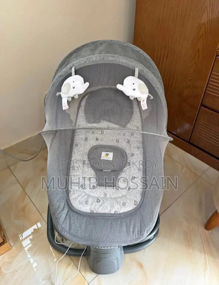 Mastela 4 in 1 Deluxe Baby Bassinet (Almost New)