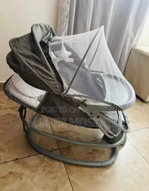 Mastela 4 in 1 Deluxe Baby Bassinet (Almost New)