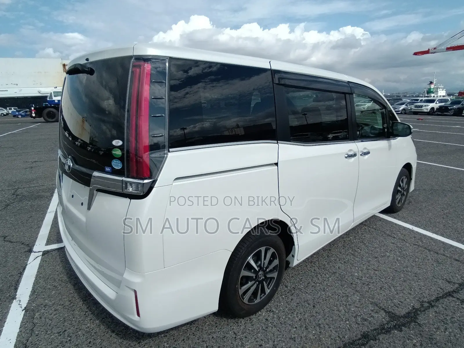 Toyota Esquire Non Hybrid Xi Pearl 2020
