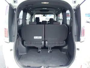 Toyota Esquire Non Hybrid Xi Pearl 2020