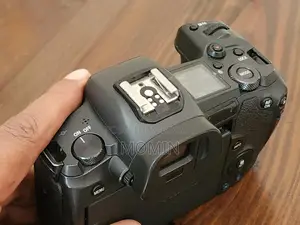 CANON EOS R