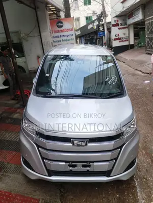 Toyota Noah Non-Hybrid Package 2021