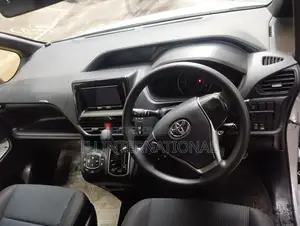 Toyota Noah Non-Hybrid Package 2021