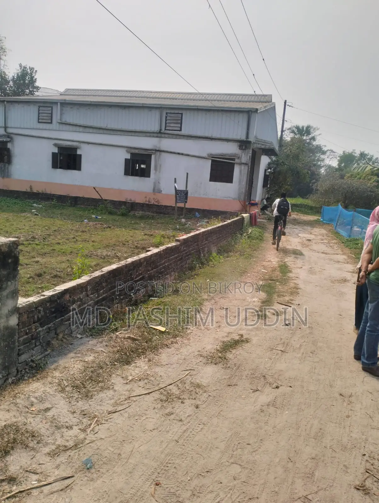 Land for urgent sale.