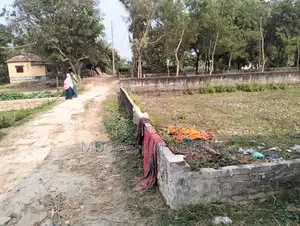 Land for urgent sale.