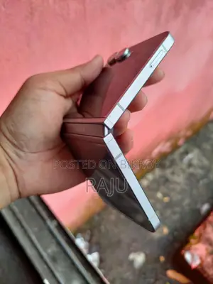 Samsung Galaxy Z Flip 6 (Used)