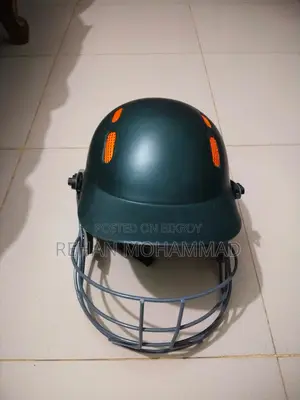হেলমেটটি খুব ভালো অবস্থায় আছে,এটি দিয়ে একবার খেলা হয়েছে fresh product