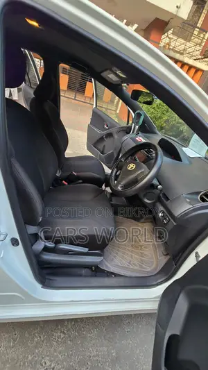 Toyota Vitz পুশ স্টার্ট ২০০৯