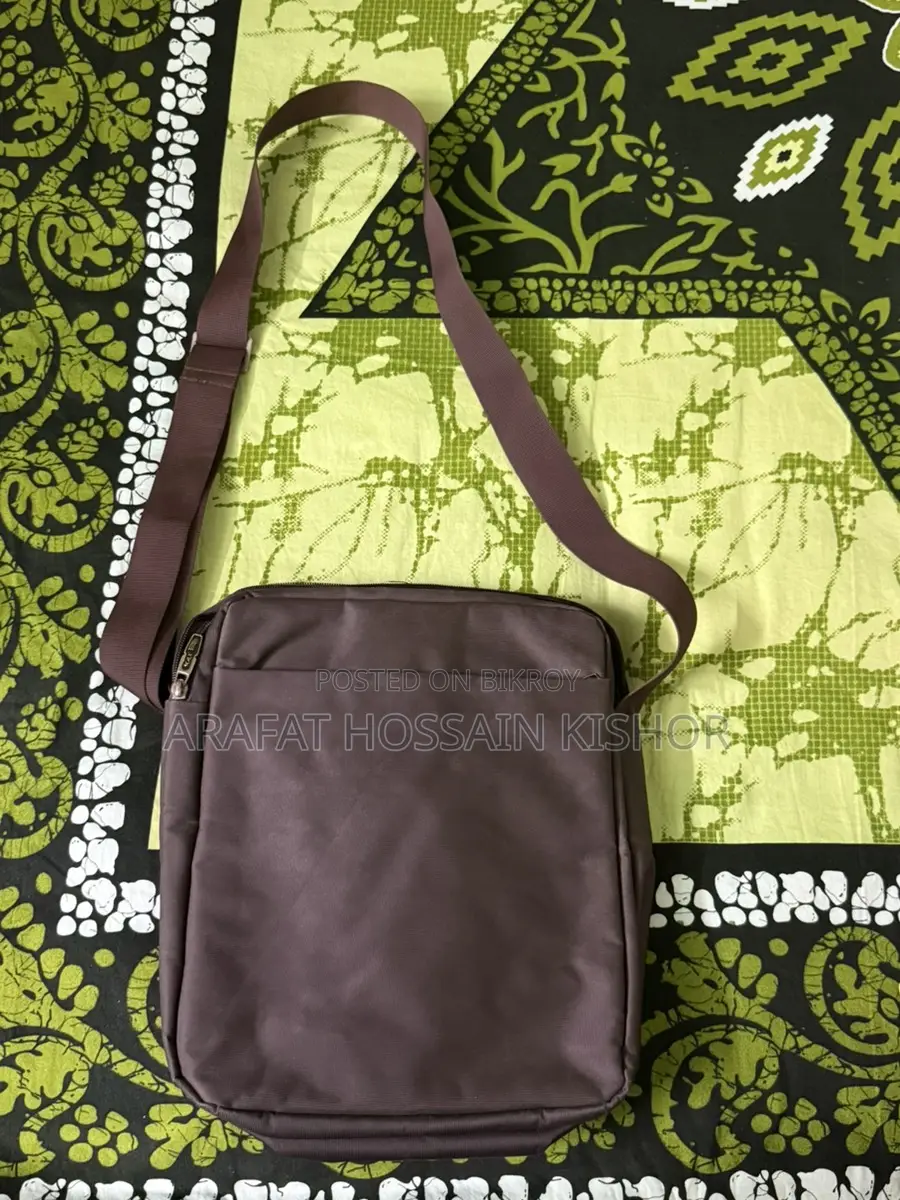 Stylish Crossbody / Shoulder Bag – Good Condition
