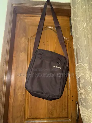 Stylish Crossbody / Shoulder Bag – Good Condition