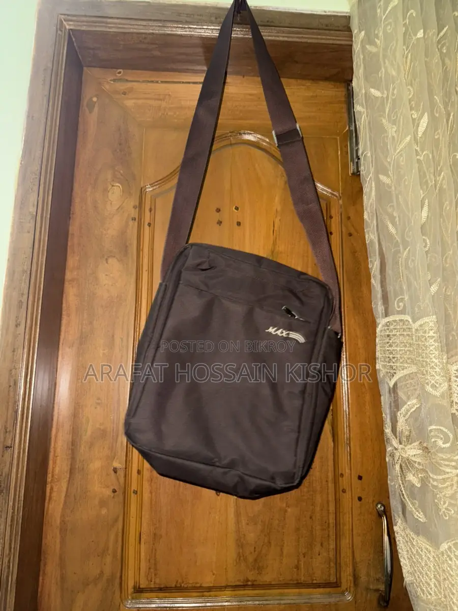 Stylish Crossbody / Shoulder Bag – Good Condition